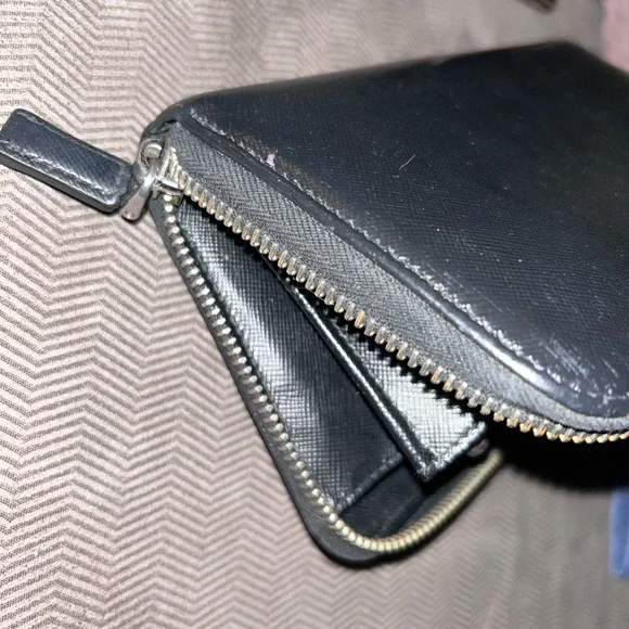 PRADA Leather Wallet EUC - Picture 8 of 9